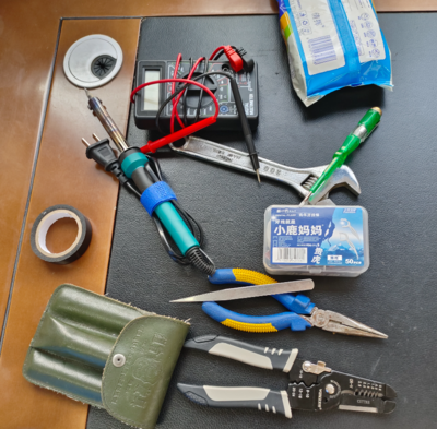 社区里的“家电医生” 巧手电工器材“复活”老旧电器，温情守护邻里生活